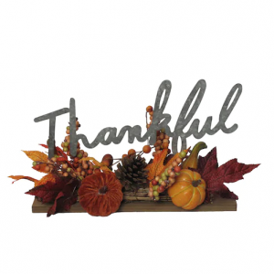 St. Nicholas Square® 乡村火车站装饰