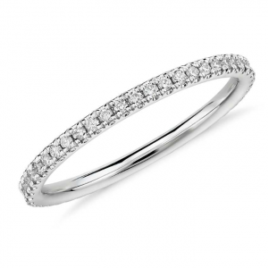 Blue Nile Riviera Petite Micropavé 鑽戒