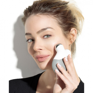 Мини-прибор для подтянутой кожи от NuFACE