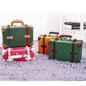 复古风格的人造皮旅行箱
