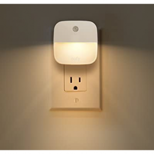 eufy Lumi 直插式LED小夜灯 4个 入夜自动点亮 @ Amazon