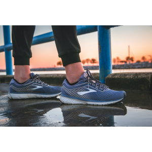 2025最全Brooks布鲁克斯跑鞋购买指南(全系列科普+技术特点+购买网站推荐)- 最内行最低调的跑鞋!