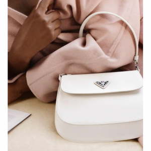  全球哪里买普拉达Prada包包最便宜？（海淘网站+差价对比+优惠码+7.6%返利）