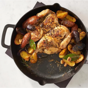 Food Network™ 13英寸预先调味的铸铁煎锅