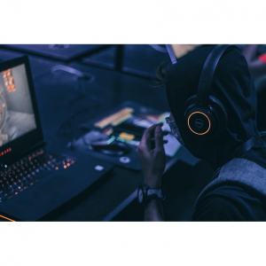 Sony PlayStation Gold vs. Platinum vs. Pulse 3D Headset: Which is Best for  PS4/PS5? - Extrabux