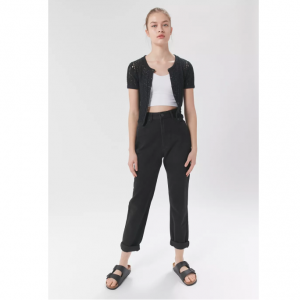 BDG High-Waisted Mom Jean – Black Denim @ Urban Outfitters
