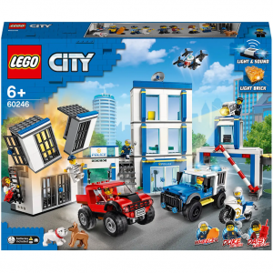 LEGO City: Police Station Building Building Set (60246) @ Zavvi 