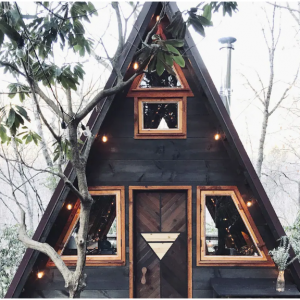 Airbnb - 南加州周边 三角小木屋A Small A-Frame in the Blue Ridge 
