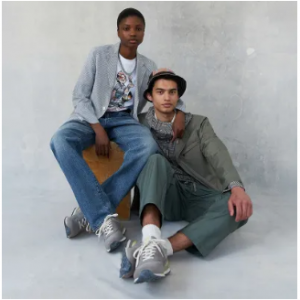 End Clothing UK官网 折扣区精选Adidas、Balmain、Alexander McQueen等品牌时尚服饰、鞋履、包袋促销