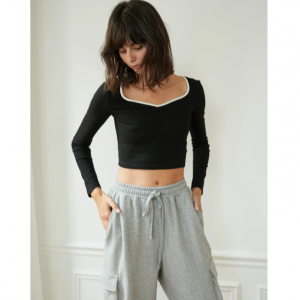 Pixie Market 露脐上衣