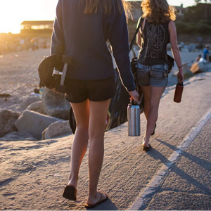 GiiVEN 双层真空不锈钢保温杯 24 oz 红色款 @ Amazon