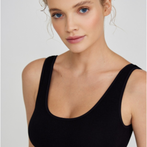 Топ на широких бретелях в рубчик черный