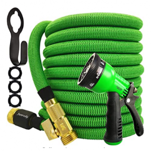 Junredy 可伸缩花园水管25英尺 附送洒水喷头 @ Amazon