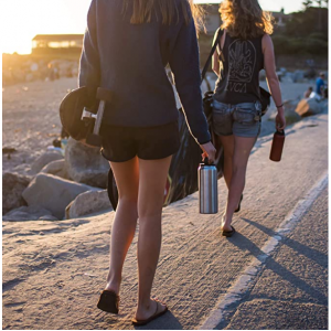 GiiVEN 双层真空不锈钢保温杯 24oz 银色 @ Amazon