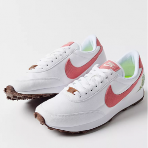 50% Off Nike Daybreak SE Sneaker @ Urban Outfitters