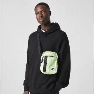 Size.co.uk官网 Nike Core荧光绿小挎包4.3折热卖