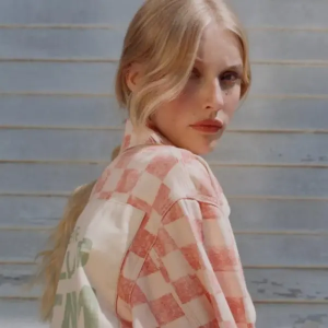 Urban Outfitters官网BDG红白格外套优惠