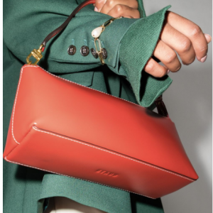 FARFETCH官网 Bao Bao Issey Miyake、LOEWE、Off-White等时尚大牌服饰鞋包上新热卖