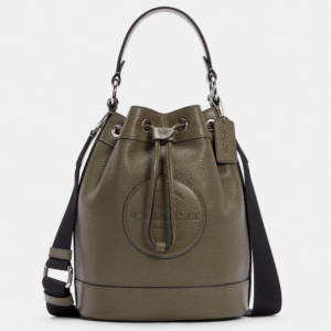 Coach Outlet官網 Coach Dempsey Drawstring 牛油果色水桶包3折熱賣 