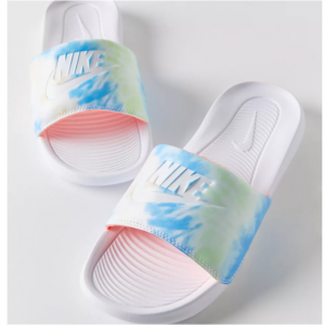 Urban Outfitters官网 Nike Victori One Print 女士凉鞋57折热卖