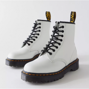 Urban Outfitters官网 Dr. Martens 1460 Bex 8孔白色马丁靴热卖