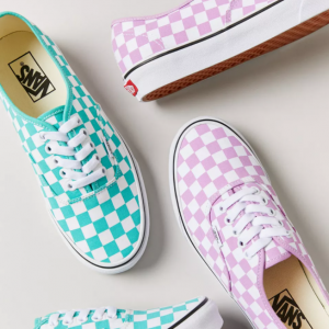 Urban Outfitters官网 Vans Authentic 棋盘格中性板鞋45折热卖 两色可选