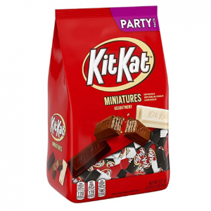 KIT KAT Miniatures Assortment Wafer Candy Bars, Halloween, 32.1 oz Party Bag @ Amazon