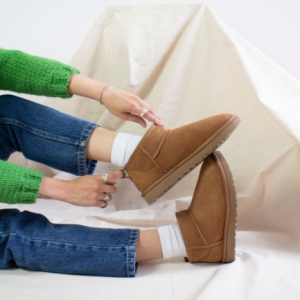 UGG AU 黑五特惠 精选男女雪地靴、豆豆鞋、毛毛拖鞋等促销