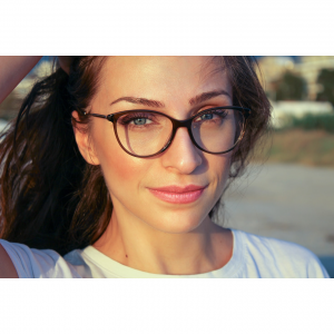 9个澳洲眼镜海淘网站推荐（部分直邮+优惠码+8%返利）