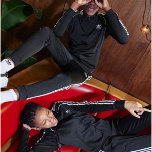 adidas香港站 指定商品购买3件及以上享额外5折促销