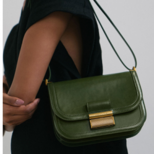 小红书热门款：Charles & Keith 复古风琴包热卖 多色可选