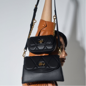 Charles & Keith 菱格纹子母包6折热卖 两色可选