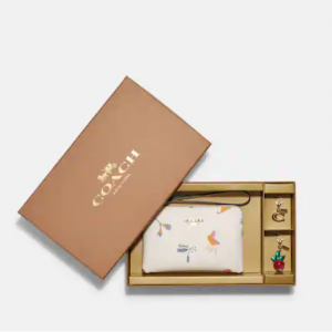 Coach Boxed Corner Zip Wristlet With Dreamy Veggie Print