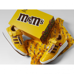 Adidas X M&Ms 联名款运动鞋 84 黄色款