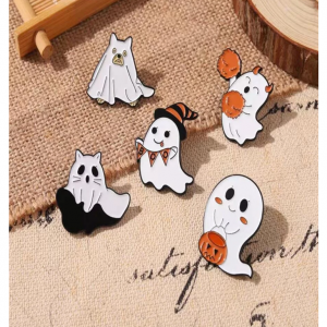 1件万圣节幽灵设计随机徽章