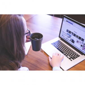 2025香港热门社区论坛及常用网站全汇总 - 热门话题讨论、新闻资讯、交友、购物、租房、求职等！