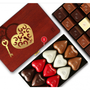 桃花心木箱装有27颗多汁巧克力 | 159 x 108 x 64 mm | 245 g