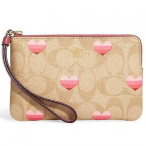 Coach 爱心手拿包