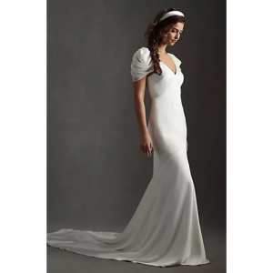 Savannah Miller长款婚纱