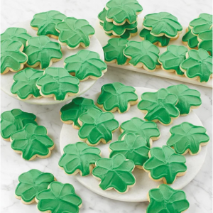 奶油糖霜三叶草饼干