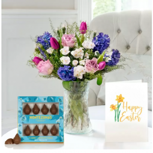 春天的气息，牛奶巧克力小鸡和复活节贺卡