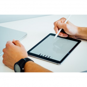 Logitech Crayon vs. Apple Pencil 2 vs. ZAGG Pro Stylus: Detailed Comparison & Reviews 2025