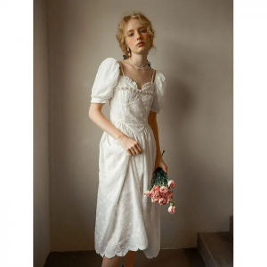 Cest Moidew 露肩连衣裙