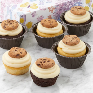 Buttercream-Frosted Chocolate & Vanilla Mother’s Day Cupcakes - 6