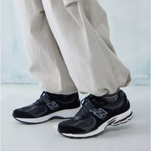 20% Off New Balance 2002R Black Trainers @ Urban Outfitters UK