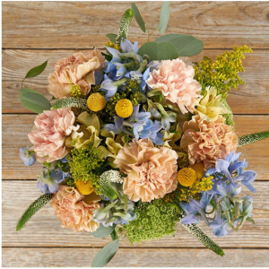 粉红色康乃馨、白玫瑰、一枝黄花和飞燕草花束，Deluxe