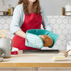 KitchenAid 薄荷綠防燙廚房連體手套 更好懸掛 @ Amazon