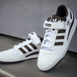 Mens adidas Forum Low Athletic Shoe - White Sale @ Journeys