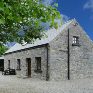 Imagine Ireland - 巴林羅布（Ballinrobe）附近鄉間獨棟精裝修小屋，7天僅£687.88 
