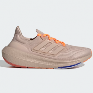 adidas Ultraboost 轻跑鞋